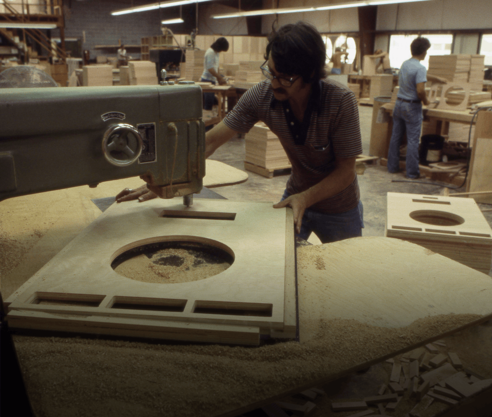 A Klipsch Craftsman handcrafting part of a Cornwall II speaker cabinet